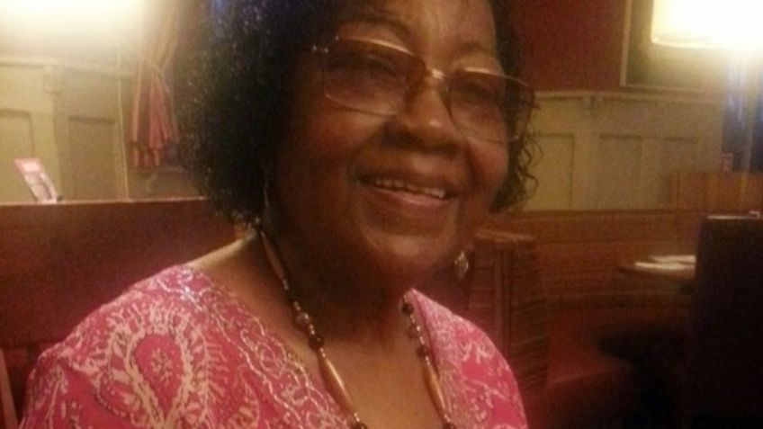 Perros arrastran por el cuello a anciana y la masacran en su jardín; filtran fotos de dueños