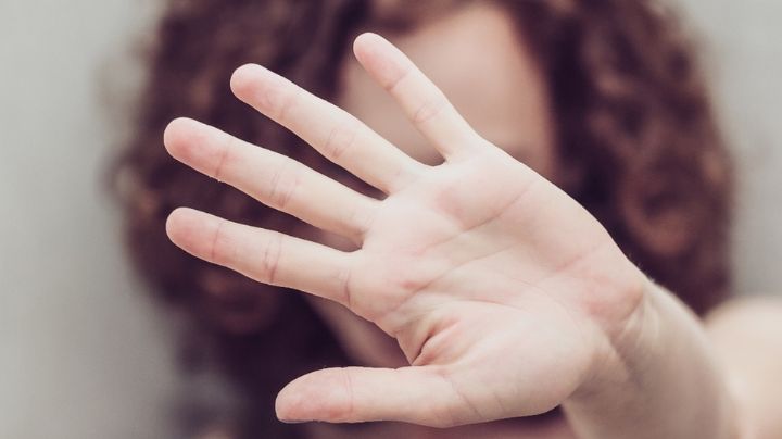 ¡Era su jefe! Doctora denuncia a ginecólogo por abuso; la besaba a la fuerza frente a pacientes