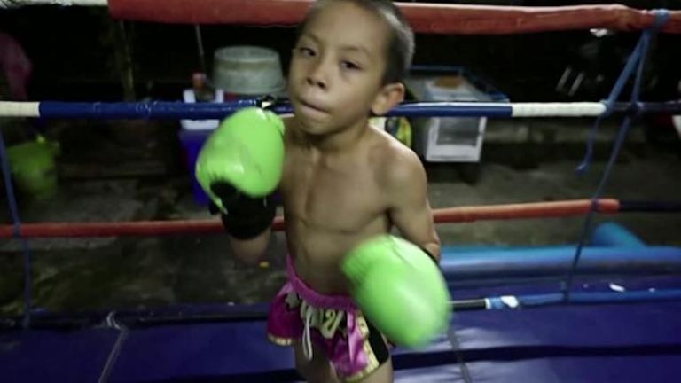 'Tata' boxea para sacar de la pobreza a su familia