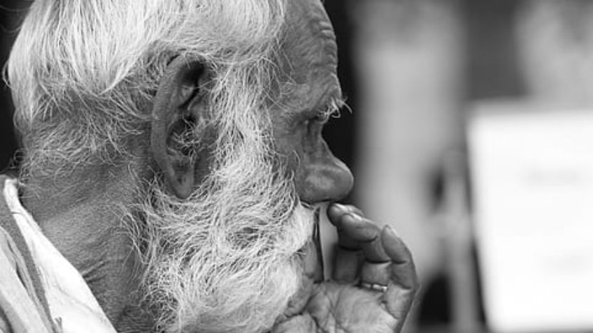 VIDEO: Sujeto agrede a un hombre de 77 años que compraba insumos; la víctima es de origen asiático