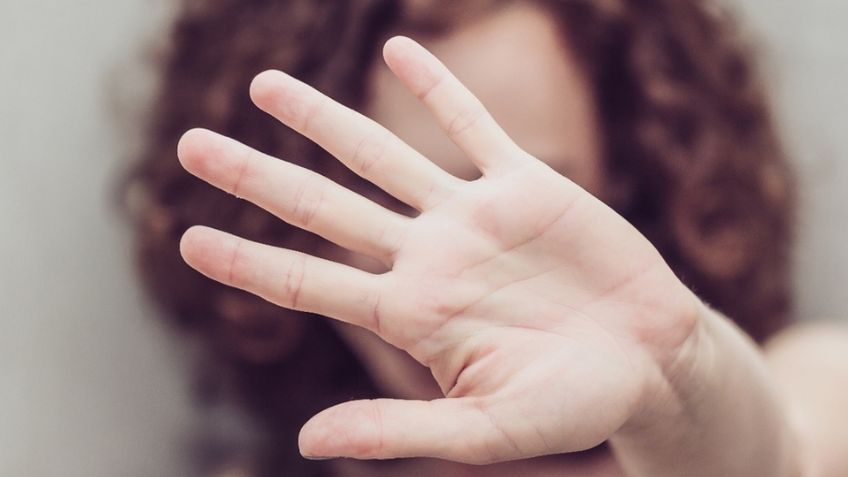 ¡Era su jefe! Doctora denuncia a ginecólogo por abuso; la besaba a la fuerza frente a pacientes