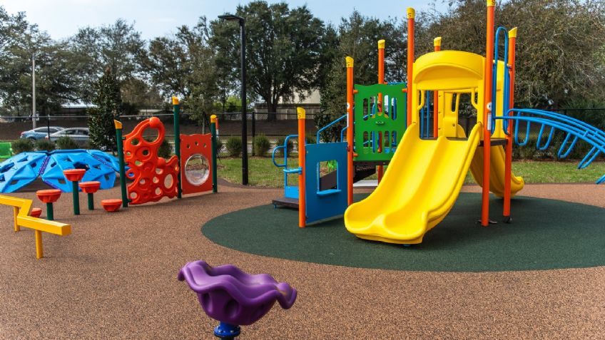 ¡Alarmante! Mamá sorprende a otra mujer intentando robarse a su hija de un parque infantil