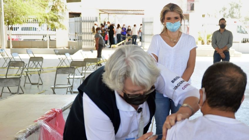 Claudia Pavlovich llama a adultos mayores a seguirse cuidando tras vacunarse contra Covid-19