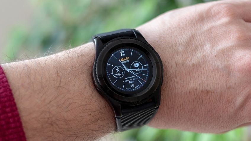 Le es infiel a su novia; ella lo descubre por actividad inusual en su reloj inteligente