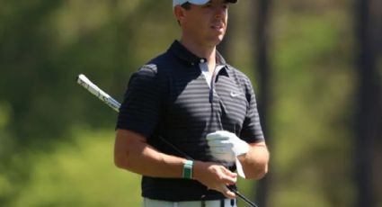 Rory McIlroy, mal y de malas; falla su golpe y le pega bolazo a su padre en el Masters