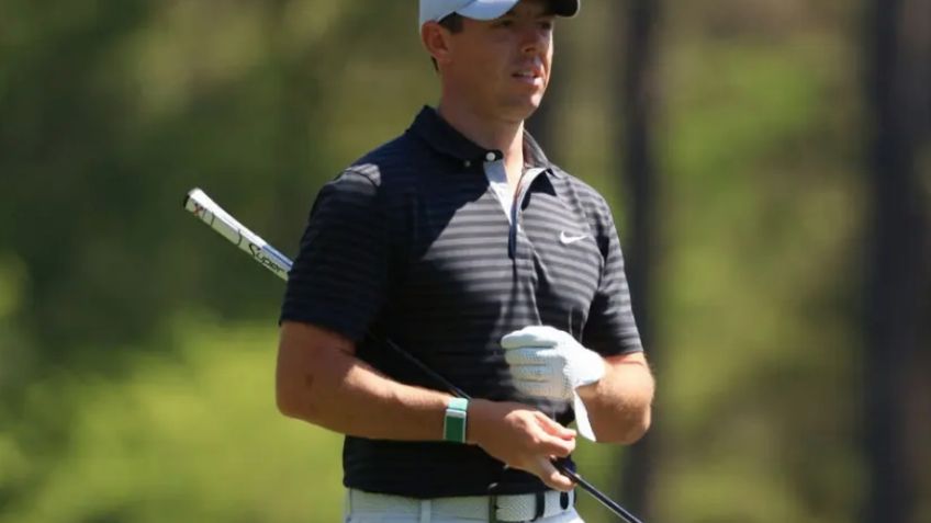 Rory McIlroy, mal y de malas; falla su golpe y le pega bolazo a su padre en el Masters