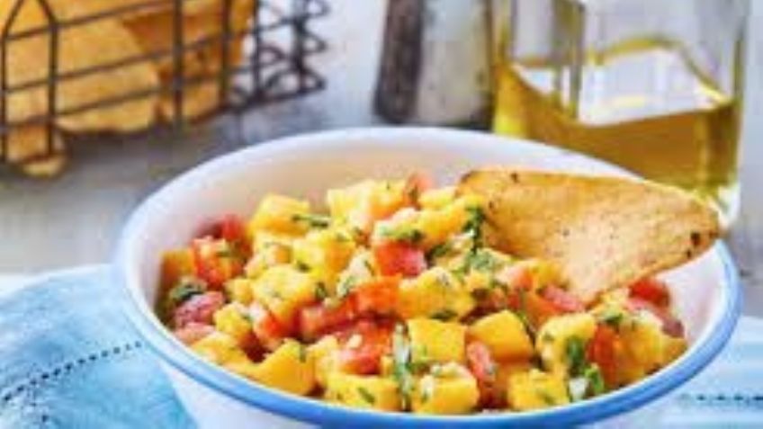 Dale el toque final a tus comidas con este pico de gallo con el dulce sabor del mango