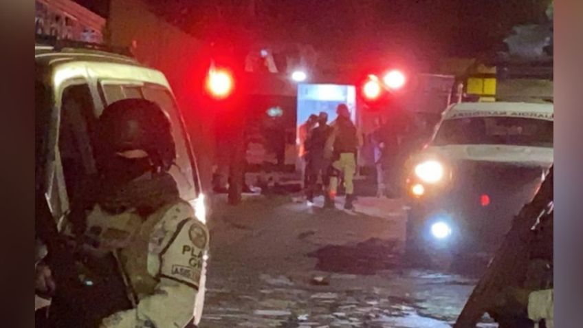 Con diversos impactos de bala, localizan el cuerpo de joven junto a la carretera