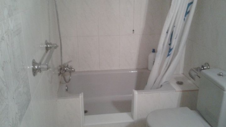 Tragedia: Anciana, de 80 años,  es hallada muerta en su bañera; conocía al 'asesino'