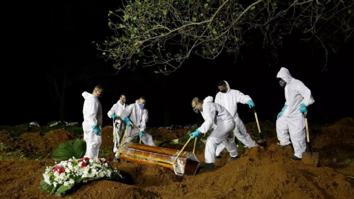 Brasil supera las 400 mil muertes por Covid-19; esperan vacunar a todos a fin de año