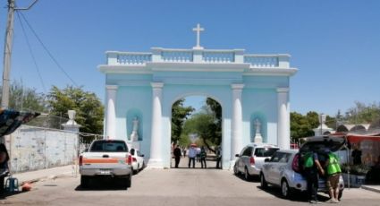 Hermosillenses visitan el Panteón Yañez para celebrar el Día de las Madres