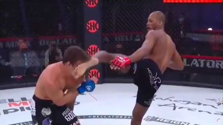 (VIDEO) Patada peligrosa: Peleador de MMA termina con la nariz sumida durante un combate