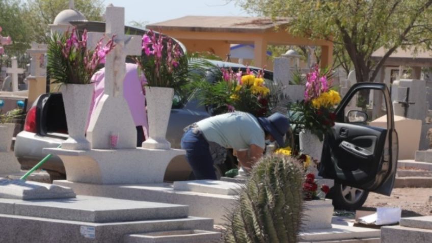 Día de las Madres: Ciudadanos visitan panteones de Ciudad Obregón