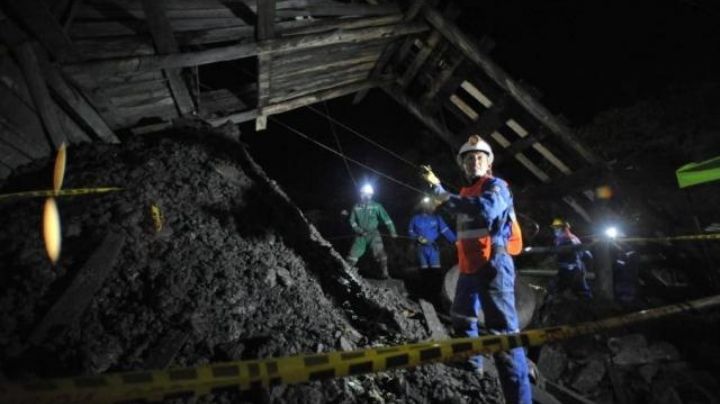 Mueren dos ingenieros tras derrumbe de una mina en SLP; su auto quedó enterrado a 360 metros