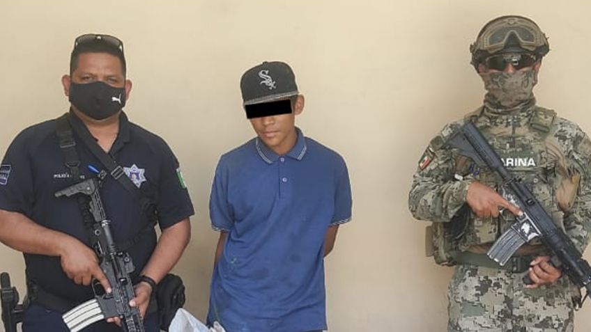 Ciudad Obregón: Furiosa vecina persigue a joven ladrón y logra que lo Policía lo atrape