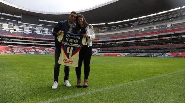 ¡Se casa! Futbolista del Club América sorprende a su novia con original propuesta