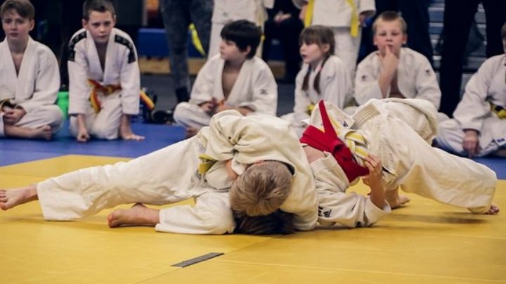 Niño de 7 años se encuentra en coma tras ser golpeado por su maestro y un compañero de judo