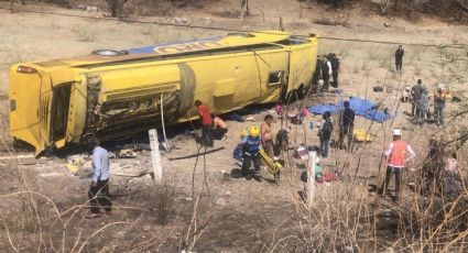 ¡Trágico Accidente! Vuelca autobús procedente de Guerrero; hay 6 muertos y 16 lesionados