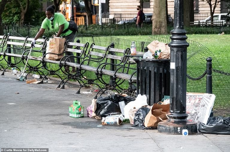 Washington Square Park termina convertido en basurero