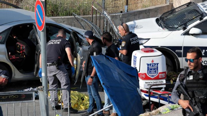 VIDEO: Balean a palestino que embistió a policías israelíes; hay seis agentes heridos