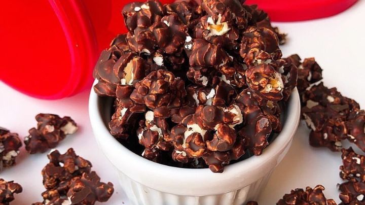 ¡Toda una delicia! Aprende a preparar unas ricas palomitas de maíz bañadas en chocolate