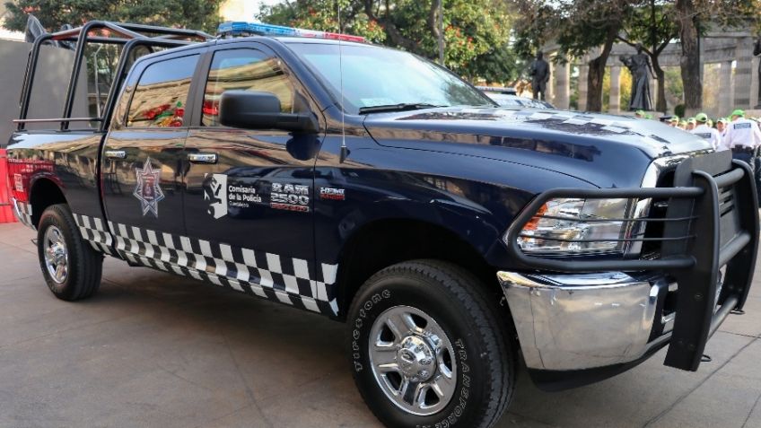 A sangre fría, tres hombres son brutalmente acribillados; uno estaba sentado en un sillón