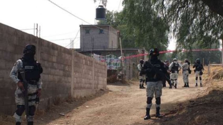 Hallan en su casa a una madre y sus dos hijos muertos; a un niño lo lanzaron a la cisterna