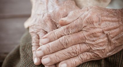 Brutal: Niños asesina a anciano de 82 años; lo atacaron en una estación de autobuses