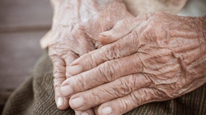 Brutal: Niños asesina a anciano de 82 años; lo atacaron en una estación de autobuses