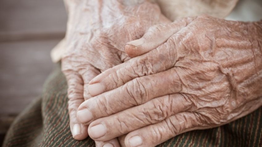 Brutal: Niños asesina a anciano de 82 años; lo atacaron en una estación de autobuses