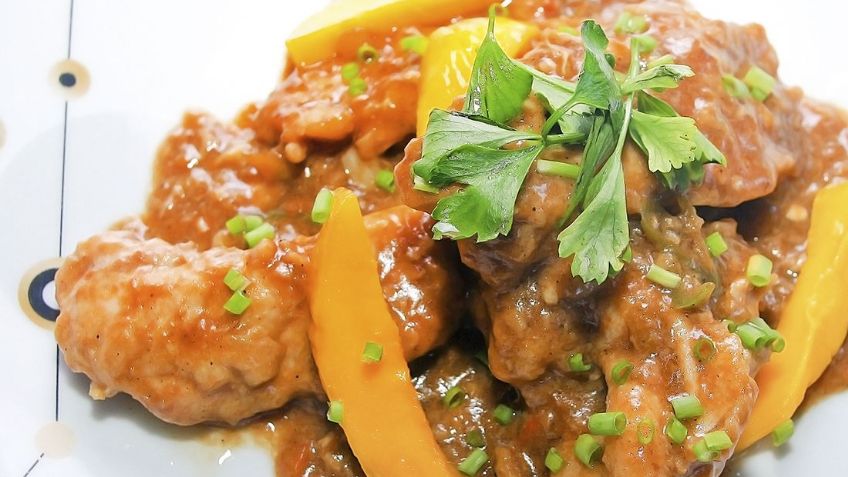 ¡imperdible delicia! Disfruta de un exquisito pollo con salsa de mango y habanero