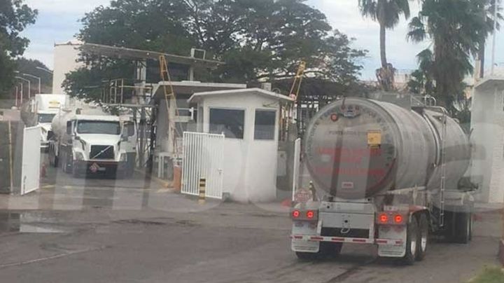 Cesan a superintendente de Pemex y 17 empleados por robo de combustible en Guaymas