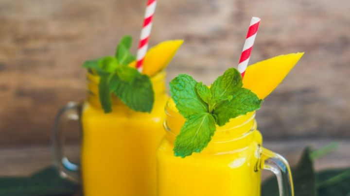 Deja el calor de la temporada atrás con este smoothie de mango con menta