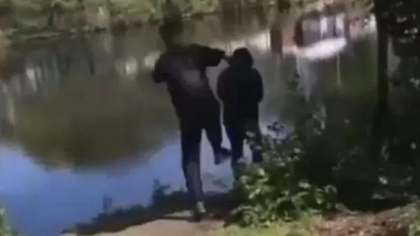 Tiene 18 años: Él es el joven que pateó y aventó a anciano a río helado; se burló de él