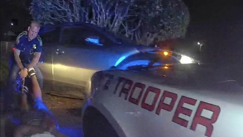 (FUERTE VIDEO) "¡Tengo miedo!": Un grupo de policías asesina brutalmente a un hombre