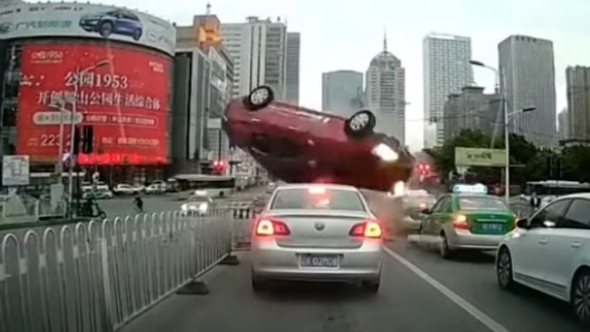 ¡Como Superman! VIDEO captura a carro volando tras chocar; hubo un herido leve