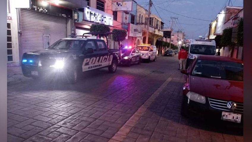 Localizan el cadáver de un hombre a la orilla de la calle; se desconocen las causas de su muerte