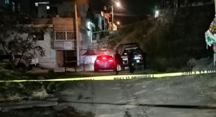 Vecinos encuentran el cuerpo de un hombre en lote baldío; tenía signos de violencia