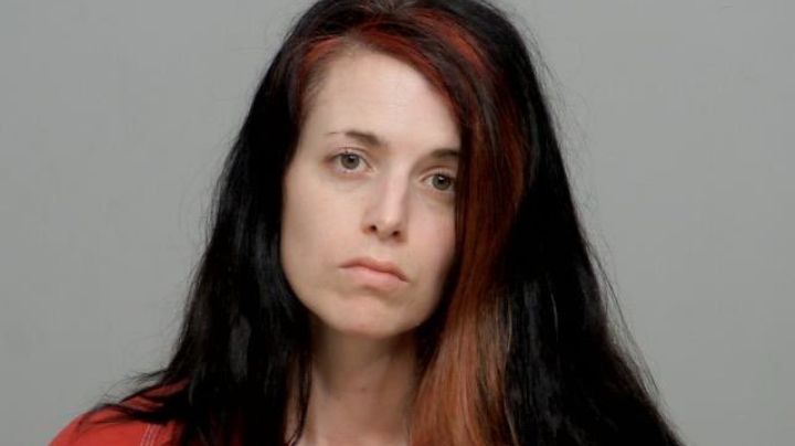 Maestra de 33 años es acusada de tener "una relación" con un estudiante de 12 años