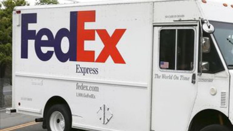 Nenyi Sackey murió al intentar ganarle el paso a un camión de FedEx