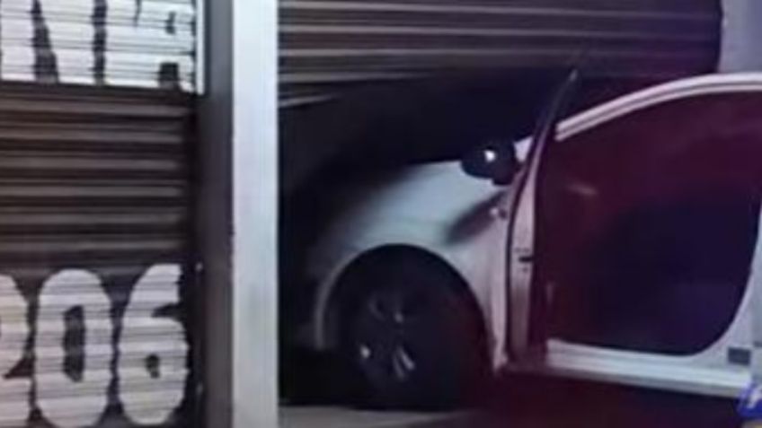 Conductor se estrella contra negocio en Guaymas; sería auto de la Marina