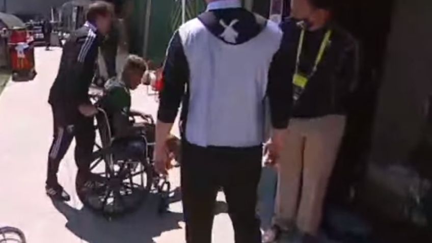 VIDEO: Terrible entrada durante partido entre Portland y Galaxy; jugador sale en silla de ruedas