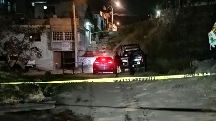 Vecinos encuentran el cuerpo de un hombre en lote baldío; tenía signos de violencia