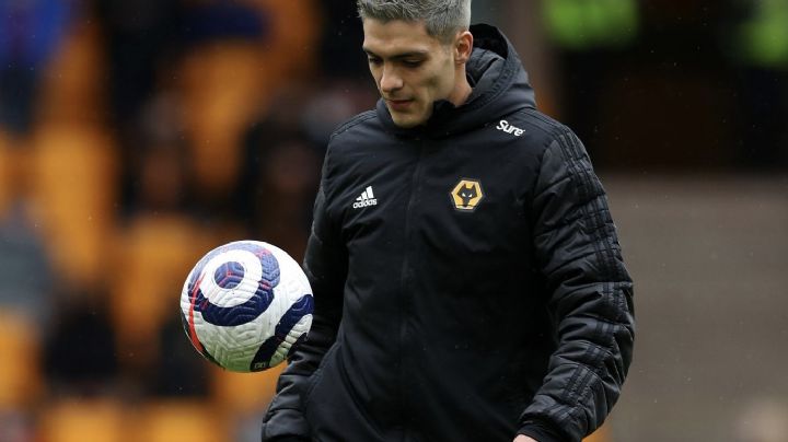 Raúl Jiménez reaparece durante calentamiento de los Wolves y es ovacionado