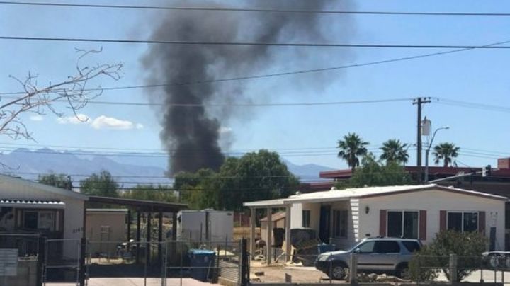 VIDEO: Avión militar se estrella cerca de una base; columna de humo se observa a kilómetros