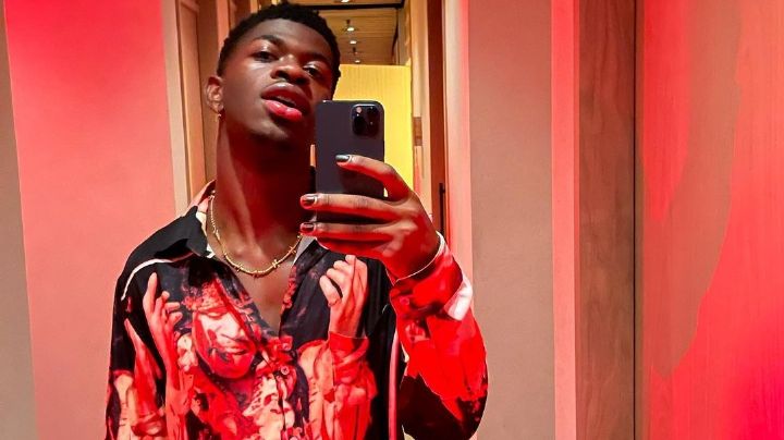 VIDEO: ¡En vivo! Rapero sufre 'accidente' en pleno show y rompe su pantalón al agacharse