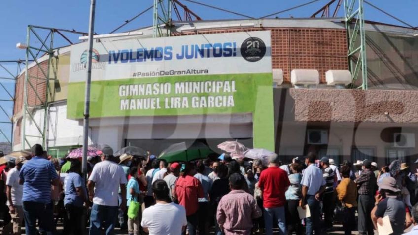 Denuncian falta de organización en el inicio de vacunación en Cajeme para grupo 50-59