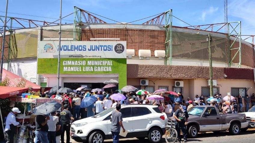 Continúa el desorden durante el segundo día de vacunación Covid a adultos de 50 a 59 años en Cajeme