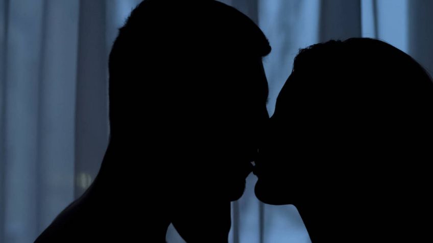 Novio descubre que su pareja le era infiel por un mensaje abandonado ¡En la taza del baño!