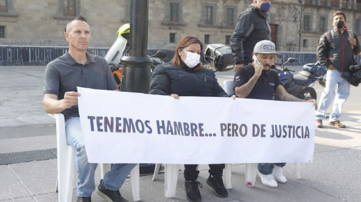 'El Mijis' y Bryan LeBarón se plantan frente a Palacio Nacional y comienzan huelga de hambre